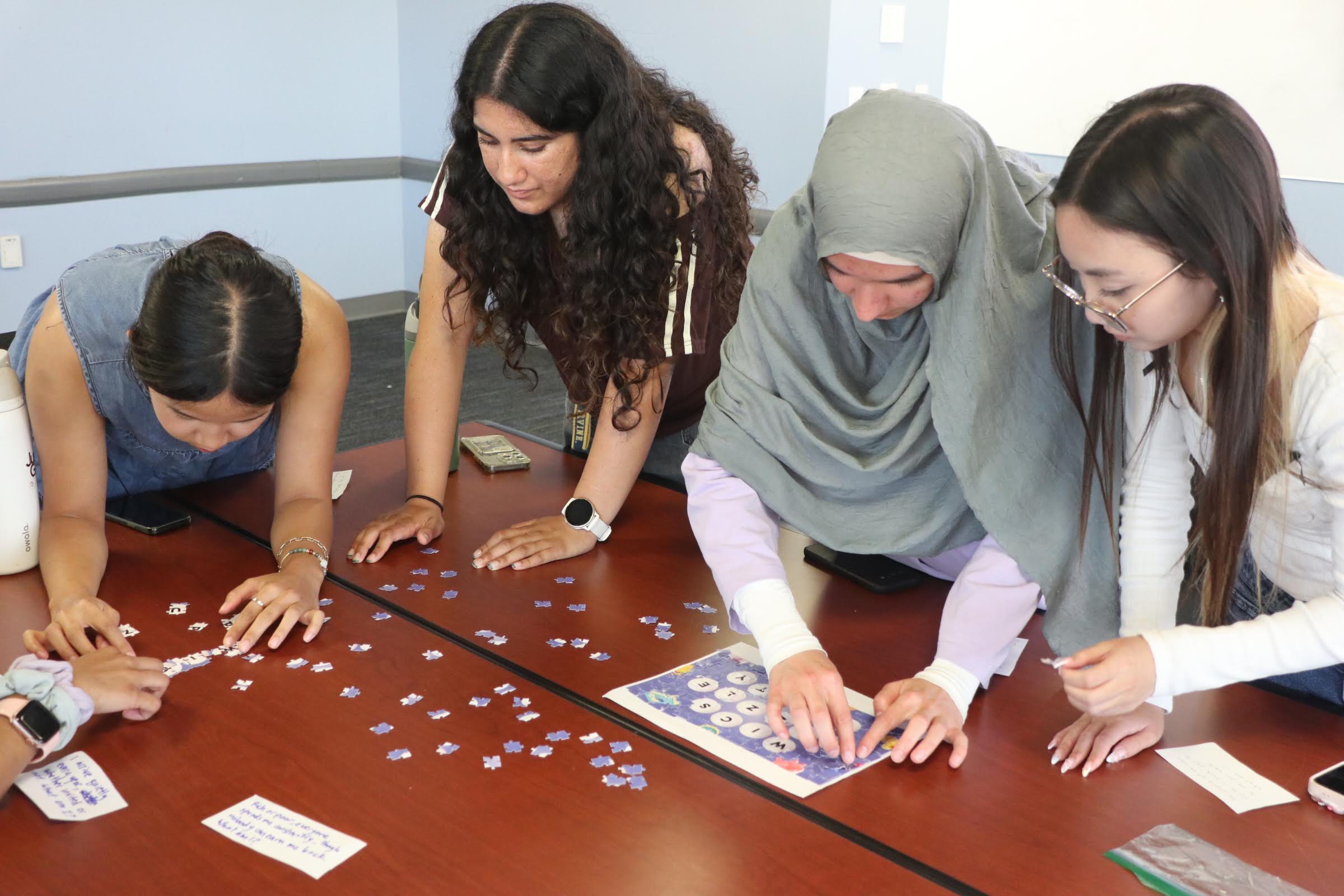 WICS members completing a jigsaw puzzle at Week 7: WICS Puzzle Party.